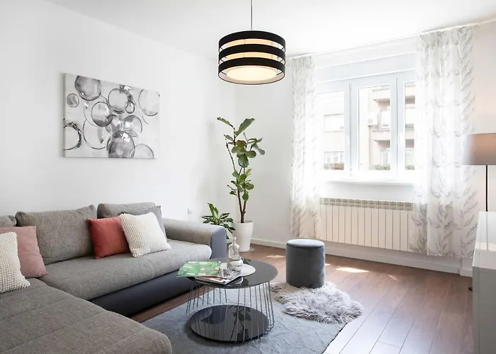 Sunny 2Bdr Apartment With A Balcony