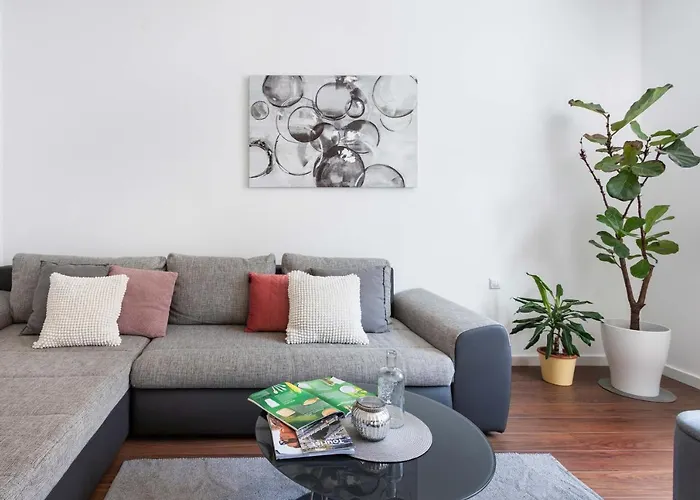Sunny 2Bdr Apartment With A Balcony