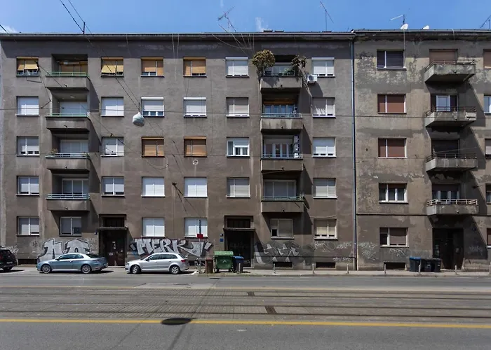 Sunny 2Bdr Apartment With A Balcony