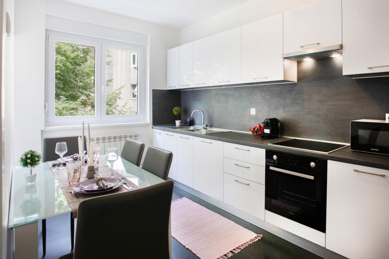 Apartment Sunny 2bdr With A Balcony Zagreb