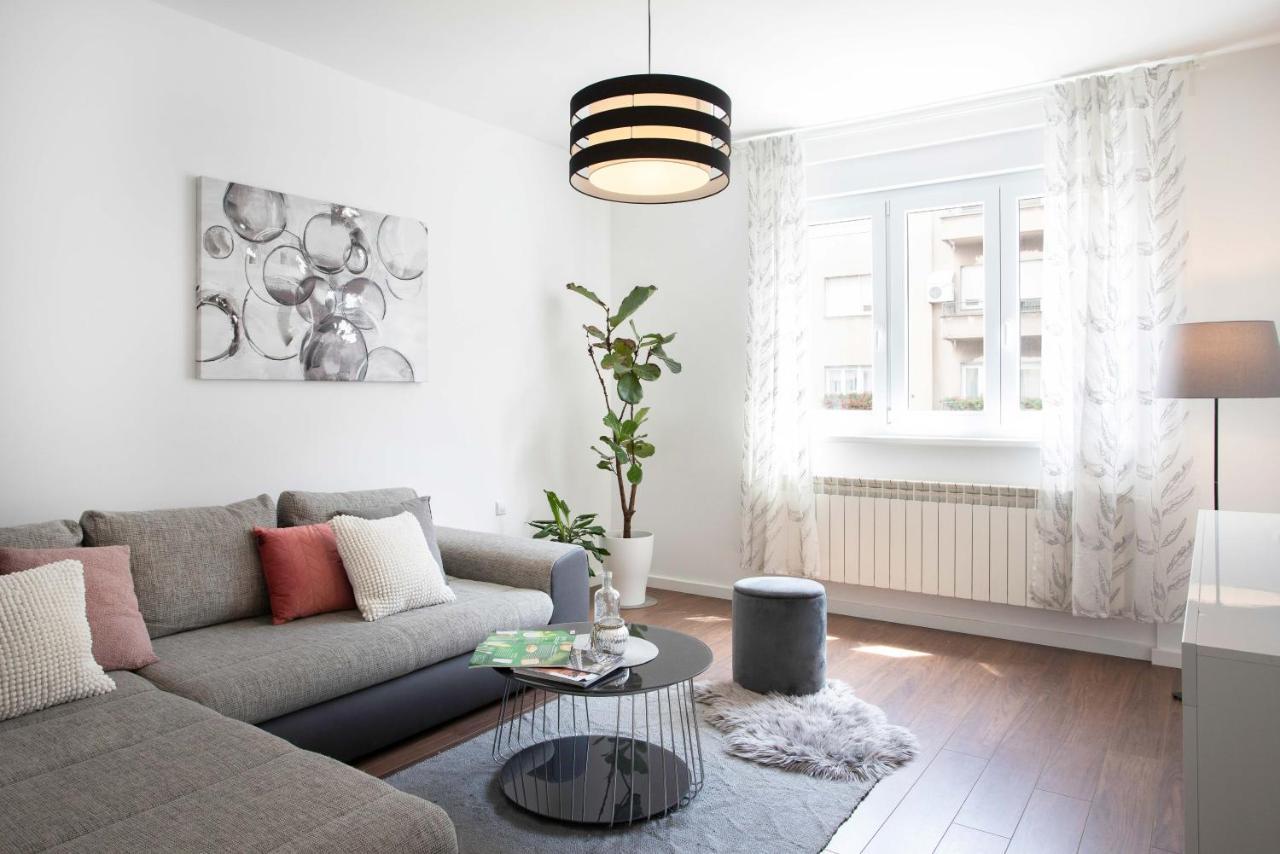 Apartamento Sunny 2bdr With A Balcony