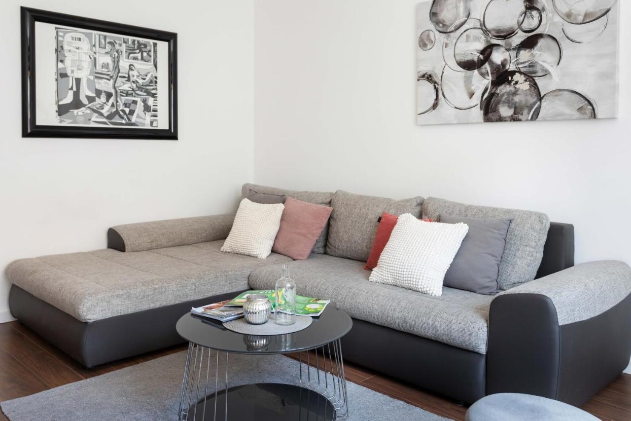 Sunny 2bdr With A Balcony Apartment