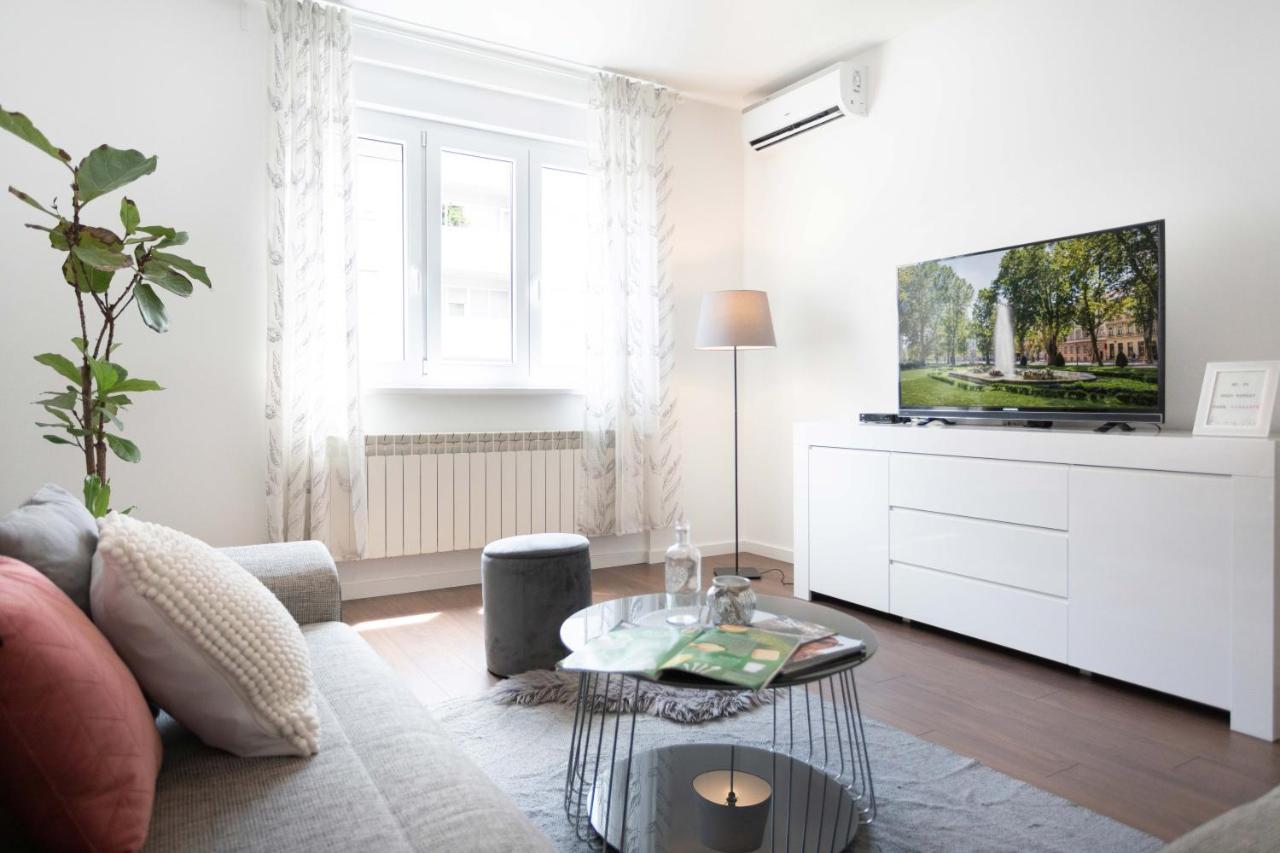 Apartment Sunny 2bdr With A Balcony Zagreb