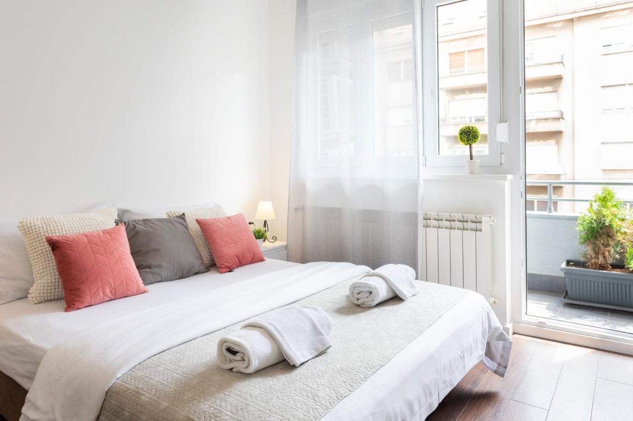 Apartment Sunny 2bdr With A Balcony *
