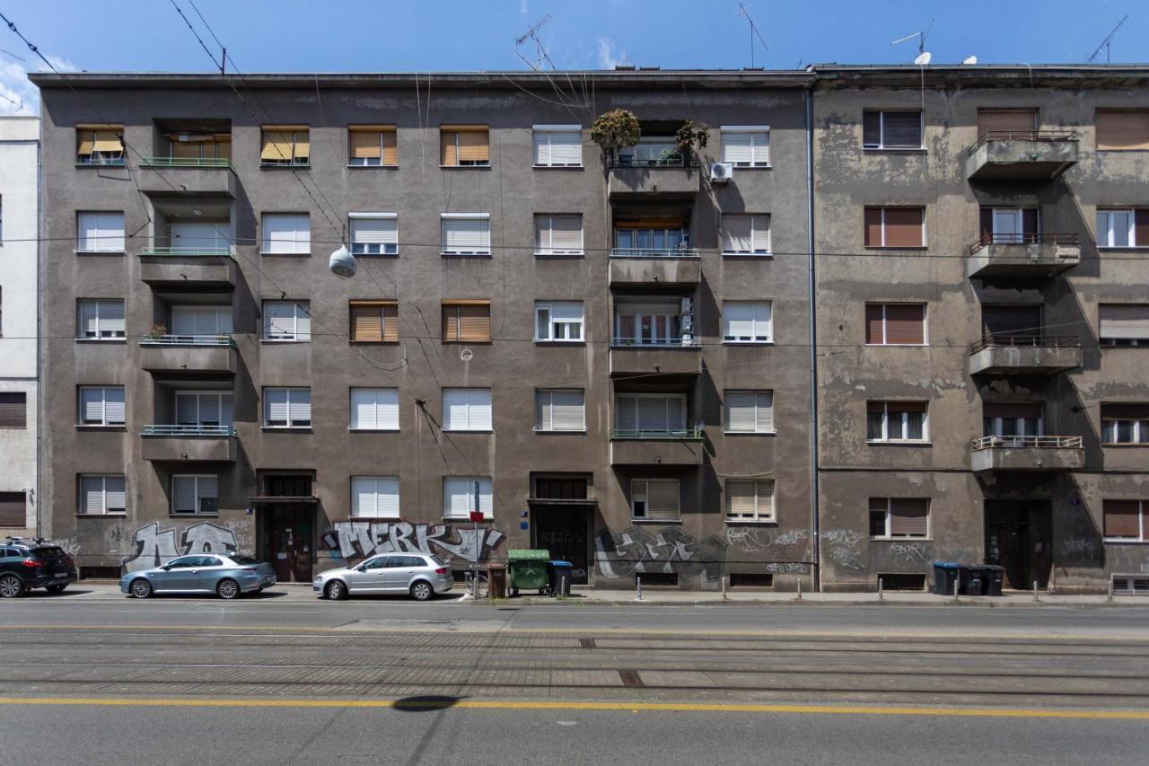Sunny 2bdr With A Balcony